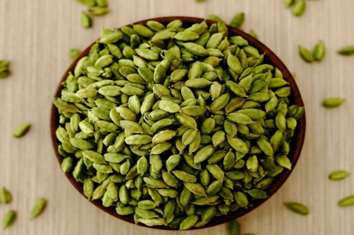  Essence of Cardamom Oil ( Elettaria cardamomum )